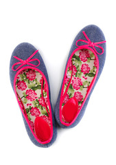 Lightweight women's shoes with floral pattern