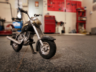 wooden retro motorcycle © Piotr Michniewicz