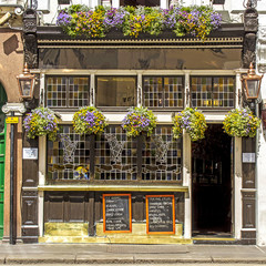Naklejka premium Facade of a typical pub, London, UK