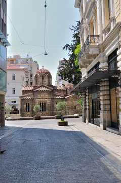 Ermou street and the Church of Panaghia Kapnikarea
