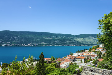Naklejka na ściany i meble Kotor Bay, Czarnogóra. Panoramiczny widok na miasto