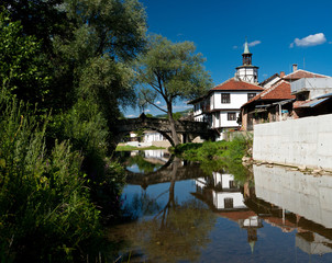 Fototapeta na wymiar Old bridge and house in Tryavna, Bulgaria.