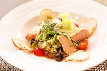 salad with tuna