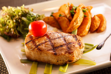 steak with potatoes