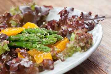 Asparagus salad with oranges and hemp seeds