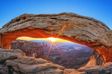 Crédence en verre imprimé Parc naturel Lever du soleil à Mesa Arch dans le parc national de Canyonlands