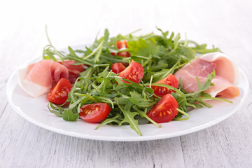 salad with ham and tomato