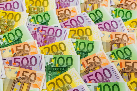 Viele verschiedene Euro-Geldscheine