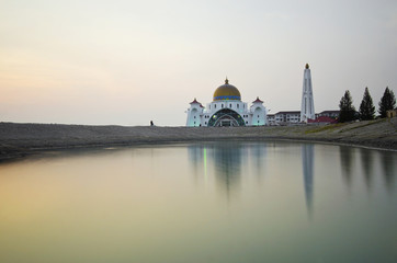 Fototapeta na wymiar majestic floating mosque at malacca straits during sunset