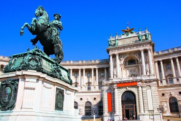 Fototapeta na wymiar Hofburg Palace and statue, Vienna, Austria