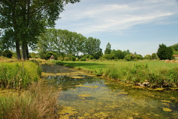 La rivi&egrave;re d'eau limpide &agrave; Fontaine
