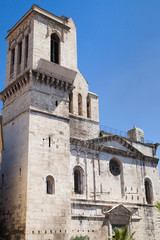 Fototapeta na wymiar Katedra w Nimes