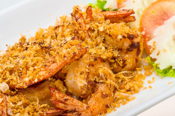 Fried shrimps with garlic