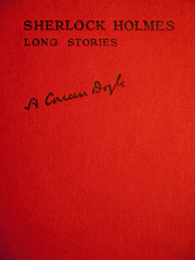 Fototapeta na wymiar czerwony front cover of Conan Doyles długie opowieści o Sherlocku Holmesie
