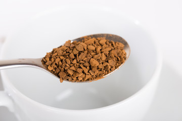 Preparing instant coffee