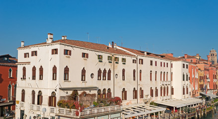 Fototapeta na wymiar sunny buildings in Venice