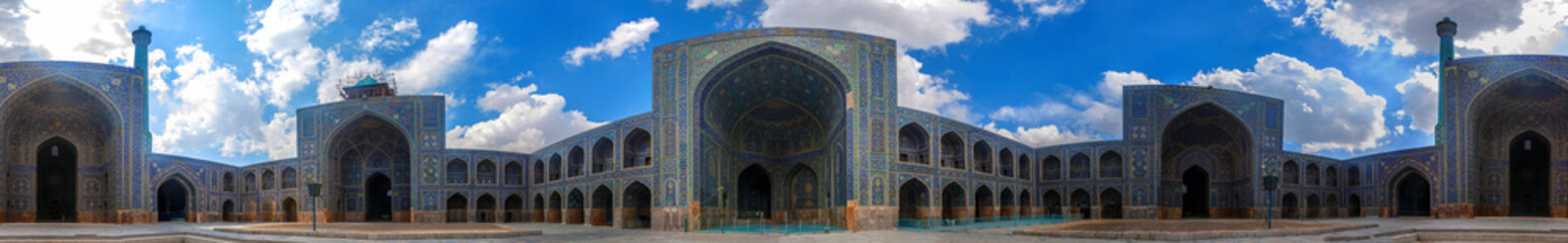 Fototapeta na wymiar Dziedziniec Imam meczetu w Isfahanie, Iran