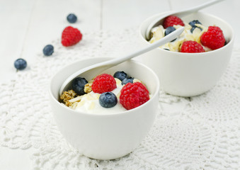 Breakfast with granola, yogurt and fresh berries