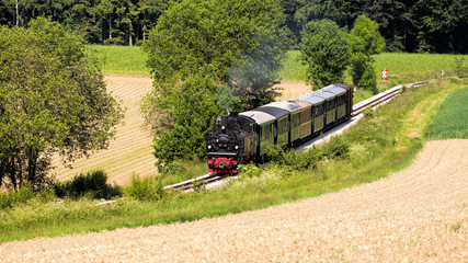 historischer Schmalspur-Personenzug