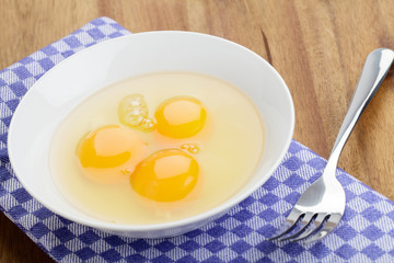 Rohe Eier in Schale
