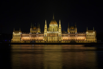 Fototapeta na wymiar Hungarian Parliament at night in Budapest