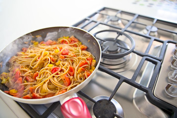 Pasta with tuna and tomato