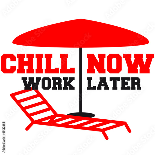 "Chill now work later urlaub liegestuhl sonnenschirm spruch" Stockfotos