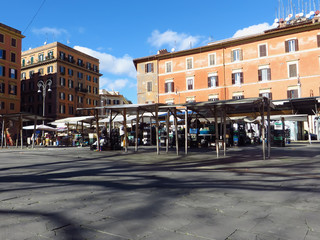 Fototapeta na wymiar Piazza san cosimato market stall
