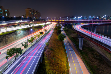 Fototapeta na wymiar Seoul highway at night