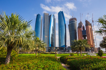 Fototapeta na wymiar Wieżowce w Abu Dhabi, Zjednoczone Emiraty Arabskie