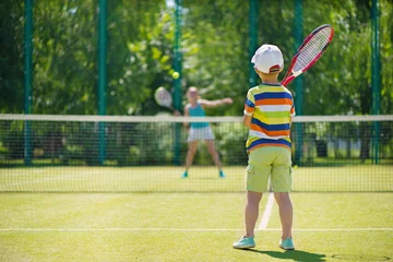 Foto op Plexiglas Little boy playing tennis © spass