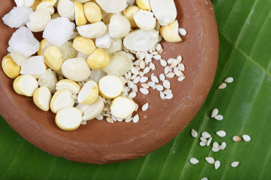 Ellu bella - Sesame and jaggery