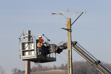 installation d'une ligne électrique  © alco81
