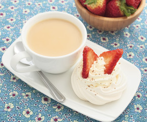 Strawberry meringue nest