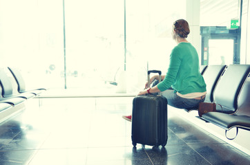 Fototapeta na wymiar Girl at the airport window