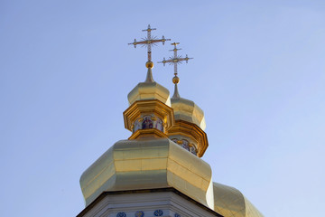 Fototapeta na wymiar Cupolas of Caves Monastery in Kiev.