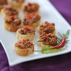 toasts à la sardine et piment 1