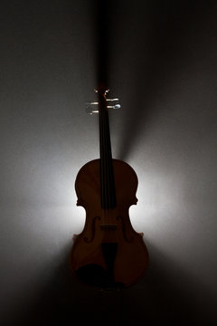 Silhouette of a violin