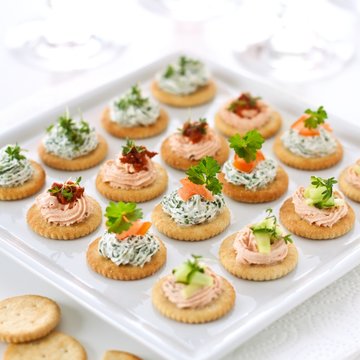 Finger food: Cream cheese cracker