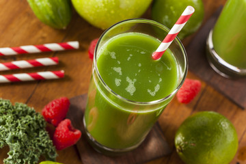 Healthy Green Vegetable and Fruit Smoothi Juice
