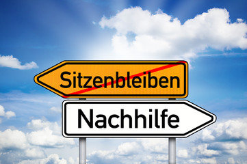 Obraz premium Wegweiser mit Nachhilfe und Sitzenbleiben