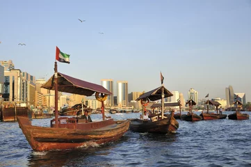 Papier Peint photo Lavable moyen-Orient Vue sur le quartier de Deira depuis la crique de Dubaï avec abra ou bateau-taxi