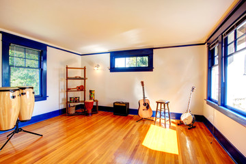 Ivory and blue rehearsal room