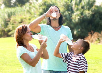 Obraz premium Drinking from plastic bottles