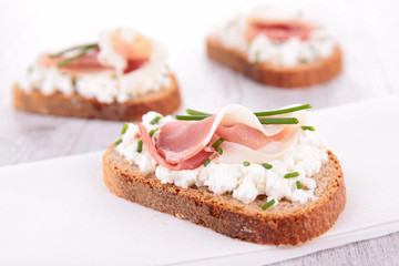 canape with cheese and prosciutto