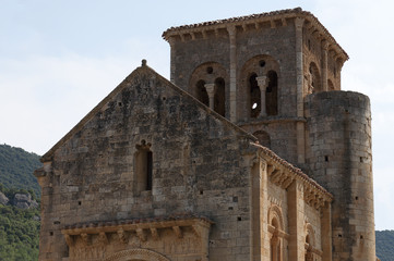 Fototapeta na wymiar Romański kościół