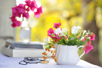 Obraz na płótnie Canvas Dzień dobry z bukietem kwiatów