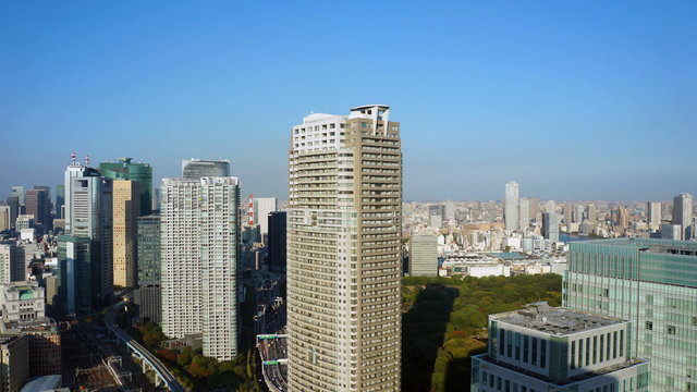 東京都心の高層マンションと街並。浜離宮・汐留方面を望む （インターバル撮影）