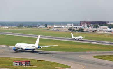 Fototapeta na wymiar white plane takes off from the runway
