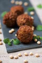 Vegane Klopse aus Seitan und Tofu